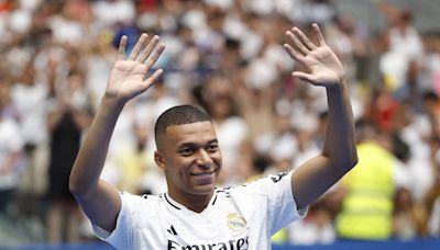 Mbappé promete 'dar a vida' ao Real Madrid em apresentação no Santiago Bernabéu