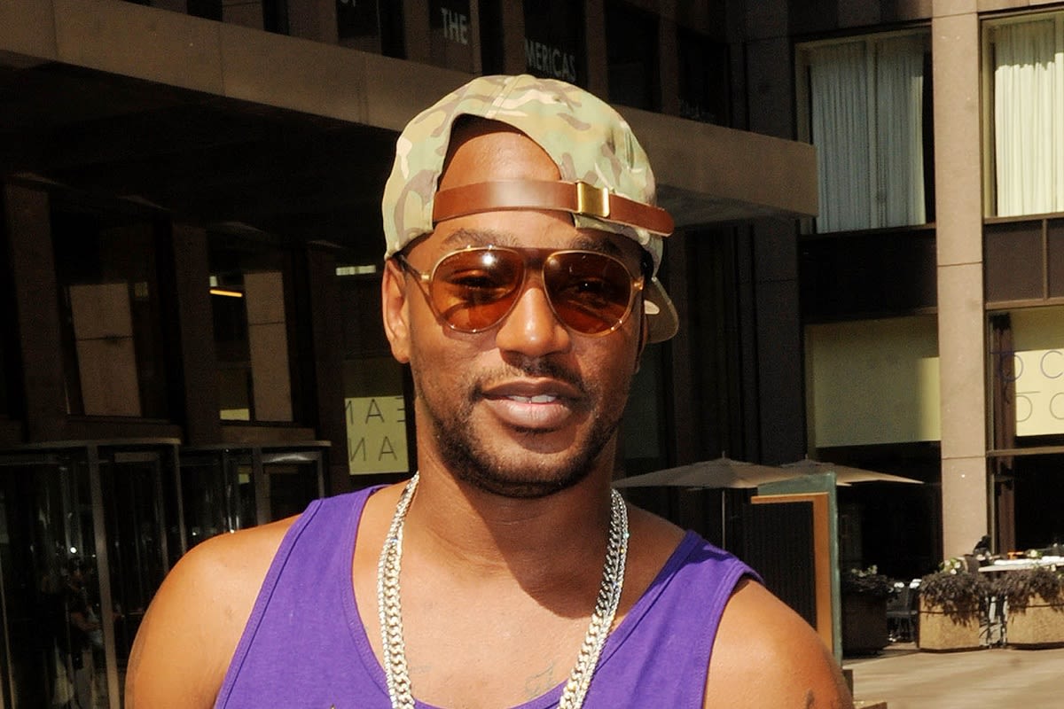Cam’ron Retires Outfit From Viral CNN Interview To “Hall Of Fame”