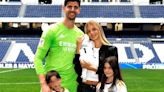 Thibaut Courtois posa por primera vez con Mishel Gerzig y sus tres hijos tras ver la luz al final del túnel