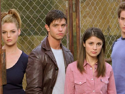 Come Back Down to Earth and Catch Up With the Roswell Cast