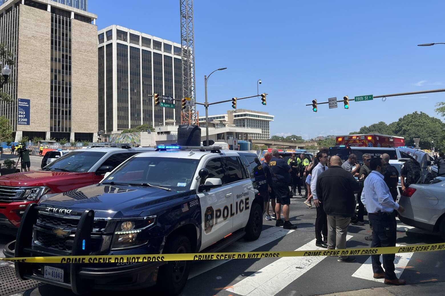 Metro Transit Police officer shoots carjacking suspect in Rosslyn, authorities say - WTOP News