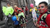 Recorren las calles de Toluca para celebrar el Día del Payaso