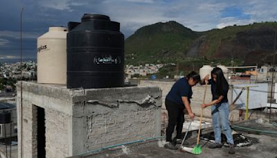 En Ciudad de México, mujeres que captan agua de lluvia ayudan a compensar por la sequía