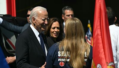 Biden, con una gorra de Trump y retórica antimigrante en una campaña única