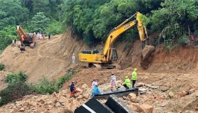 張國清赴梅大高速坍方路段 全力以赴做好救援救治工作排查隱患 - 兩岸