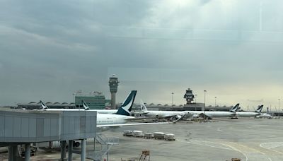 【有片】國泰航空上海飛香港遇暴雨重飛「比雲霄飛車嚇人」 旅客驚魂：遺書都寫了