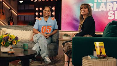 Alicia Keys Throws It Back to the ’90s in FUBU Cropped Jersey and Off-White Cargo Denim on ‘The Kelly Clarkson Show’
