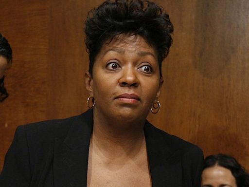 Anita Baker’s Cancelled Mother’s Day Concert Sparks Mixed Reactions From Fans