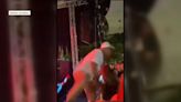Henry Méndez acaba a puñetazos con un hombre que estaba agrediendo a una mujer durante su concierto