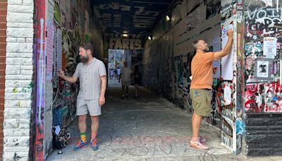 Pair's project counts on smiles, eye contact from Ann Arbor passersby