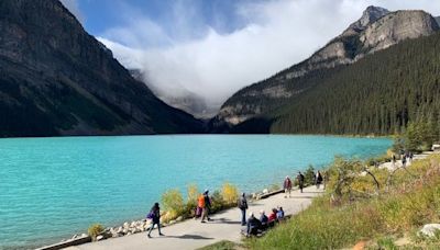 Parks Canada considers visitor restrictions for Lake Louise area | Globalnews.ca