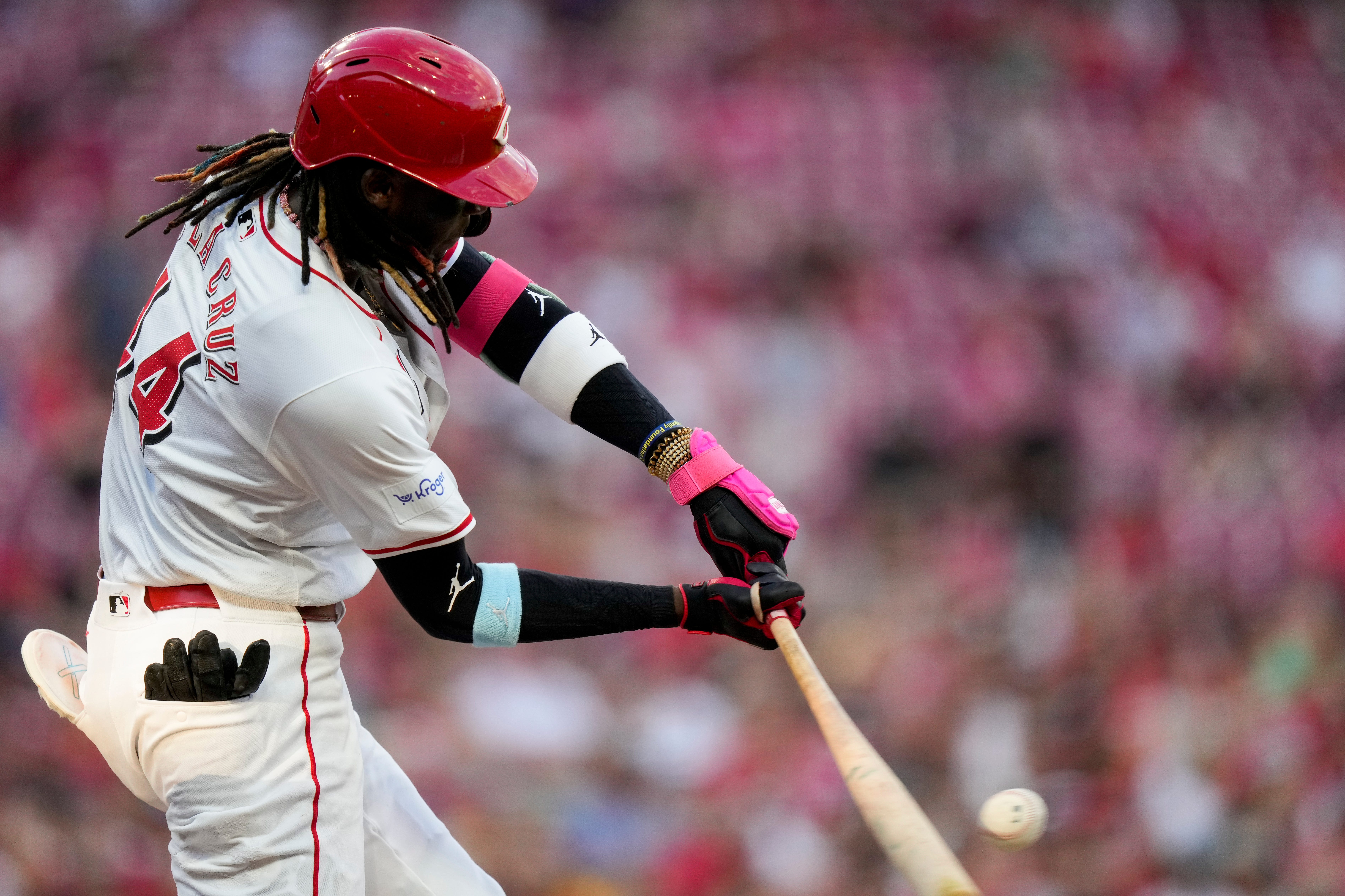 Watch: Elly De La Cruz homers onto the riverboat above the batter's eye at GABP