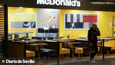 Investigan como terrorismo un ataque con un hacha en un McDonald's de Badalona