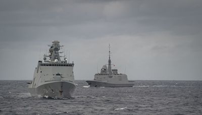 相距四百公里增加攔截難度，法軍潛艦巡防艦進行飛彈同步發射演練