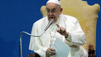 El Papa pide a obispos italianos que no entren homosexuales en los seminarios