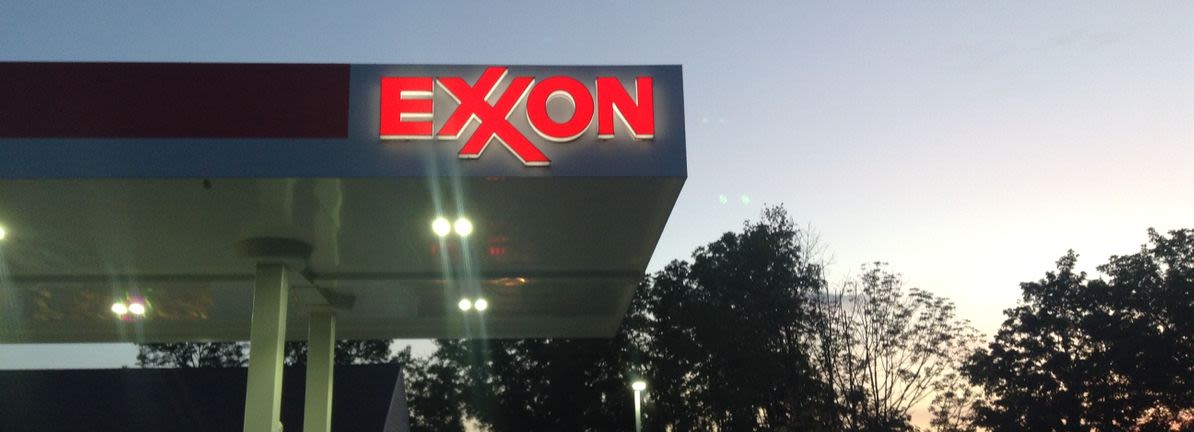 Be Sure To Check Out Exxon Mobil Corporation (NYSE:XOM) Before It Goes Ex-Dividend