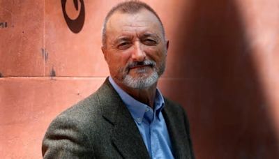 Arturo Pérez Reverte arremete contra Javier Milei, presidente de Argentina