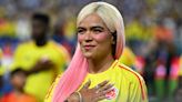 Karol G recibe fuertes críticas tras interpretar el himno de Colombia en la final de la Copa América