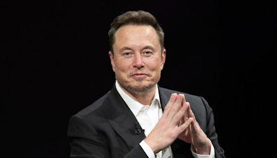 Elon Musk Shares Who He'd Want To Spend His Last Moments With In Response To Warren Buffett's Advice