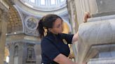 Las dos primeras 'guardianas' de la basílica de San Pedro esperan inspirar a otras mujeres