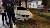 高雄男駕車恍神誤闖輕軌！停駛43分鐘 BMW「開上去」受困畫面曝