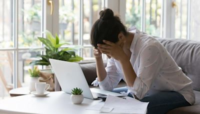 Empresa despidió a una mujer por pedir aumento y ella tomó radical decisión; ¿fue ilegal?