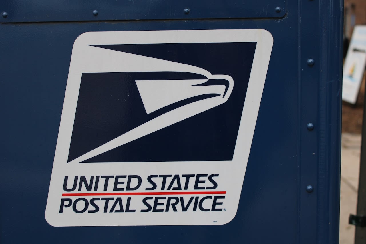 Fake postal worker indicted on federal charges of stealing mail, bank fraud