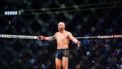 Volkanovski, dispuesto a “salvar” el UFC 303 si cae McGregor