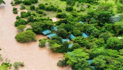 As deadly floods grip Kenya, president postpones school reopening