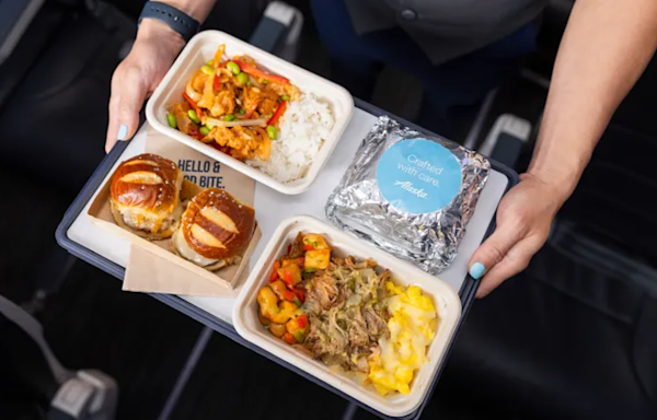 Alaska Airlines announces return of hot meals inflight