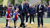 El partido bajo la lluvia de Felipe VI en un Cruyff Court con niños con discapacidad