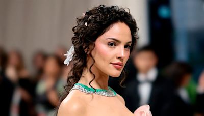 Eiza González deslumbra en la Met Gala 2024 como la única mexicana en la alfombra roja