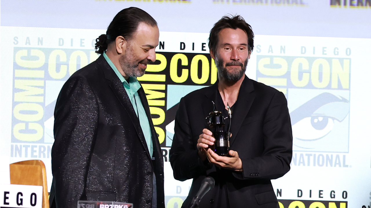 Keanu Reeves Surprised With Comic-Con Award for His Contributions to Movies, TV, Comics, and Books | SDCC 2024 - IGN