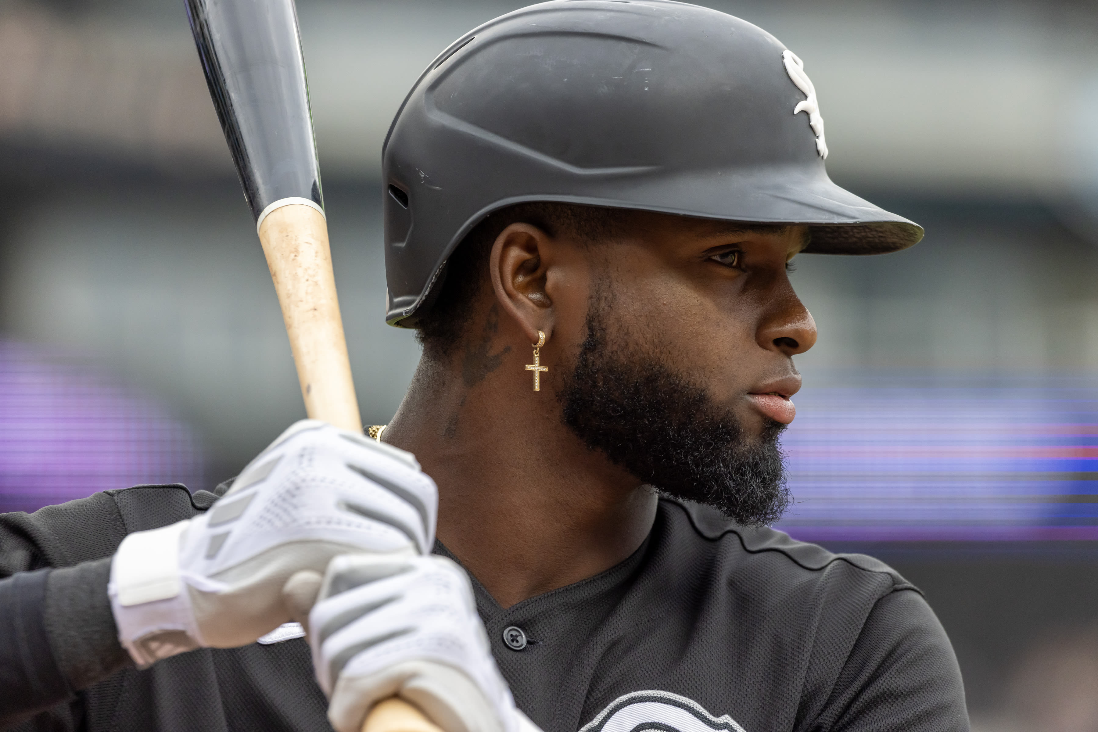 Luis Robert returns, Tommy Pham to IL ahead of White Sox-Cubs series