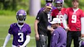 Vikings' Addison building connections with new QBs