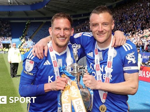 Jamie Vardy: Leicester City striker in talks about new contract