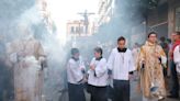 Las imágenes de la procesión extraordinaria del Cristo de Burgos por sus 450 años