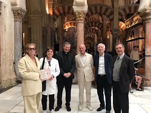 El prestigioso arquitecto británico Norman Foster visita por primera vez la Mezquita de Córdoba