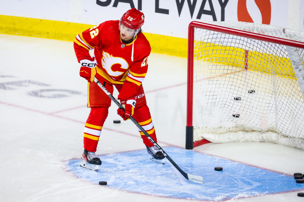 Alumni: Calgary Flames First Rounder Signs One Year Deal