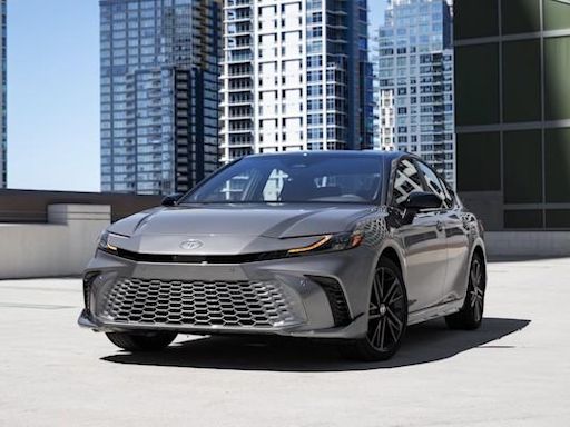Toyota 業務放消息：Camry 改款有 3 車型！汽油與油電雙動力選擇 - 自由電子報汽車頻道