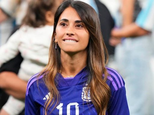 Antonela Roccuzzo causó furor con el look canchero y chic que lució para ir a ver a la selección argentina