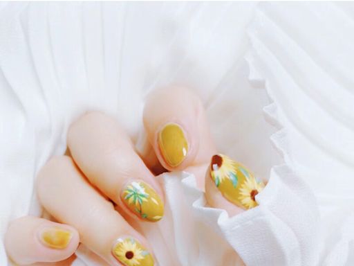夏天最亮眼的「向日葵美甲」25款推薦！讓太陽花綻放滿滿活力在指尖