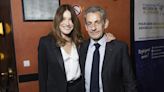 PHOTOS Carla Bruni-Sarkozy très tendre avec son époux Nicolas Sarkozy, un bisou volé parmi une foule de stars