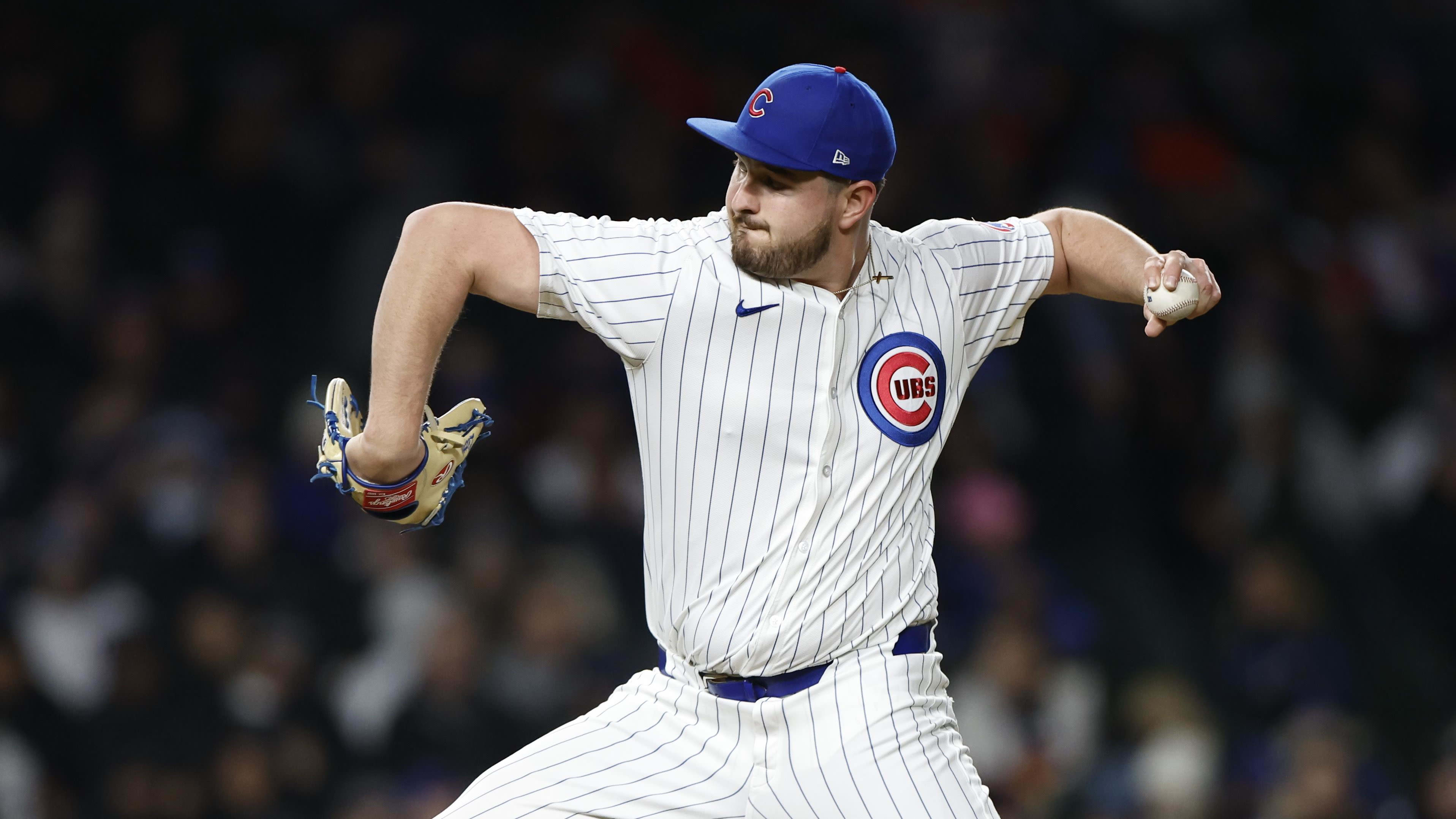 Umpire Makes Chicago Cubs Reliever Change Out Glove With American Flag