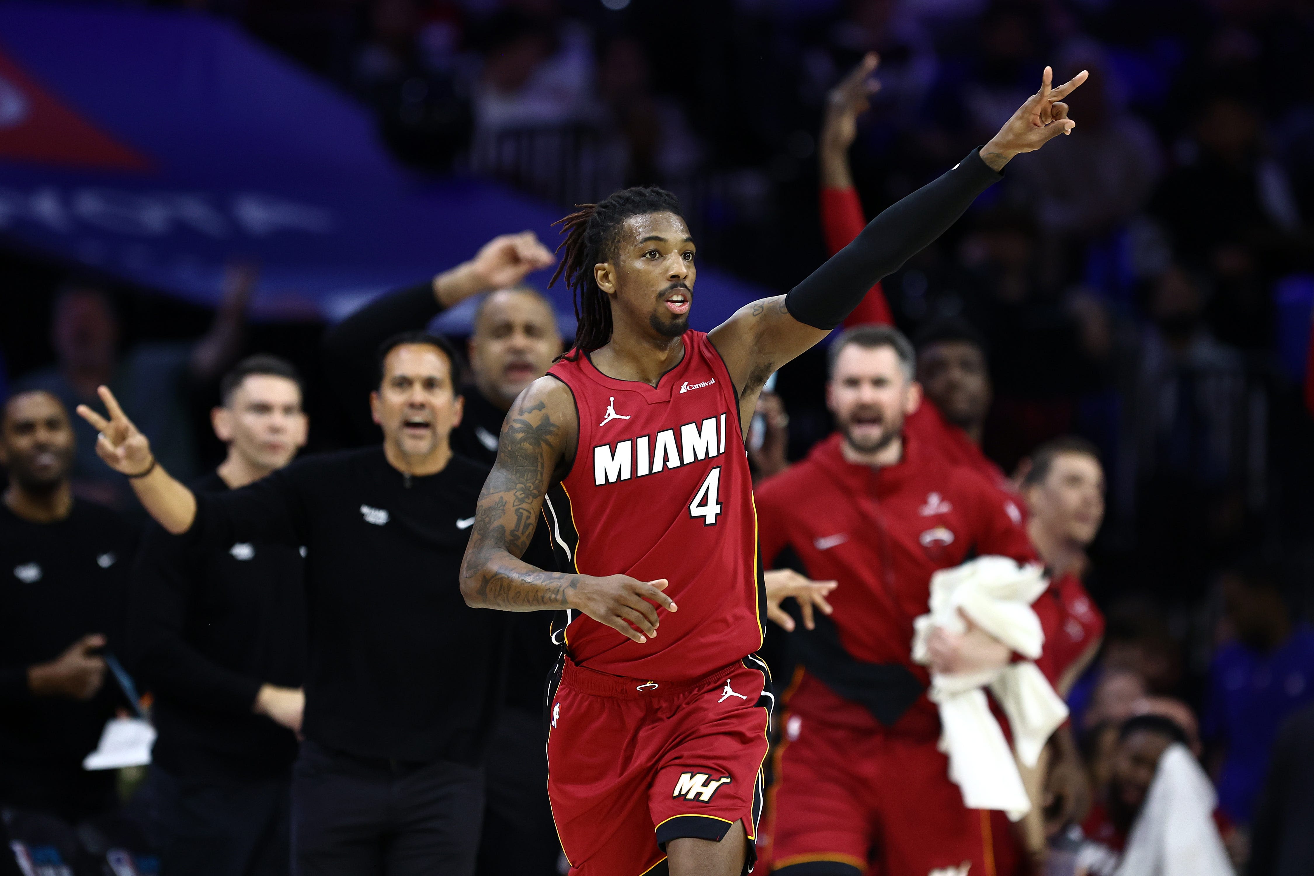 Bucks to sign veteran point guard Delon Wright to one-year deal