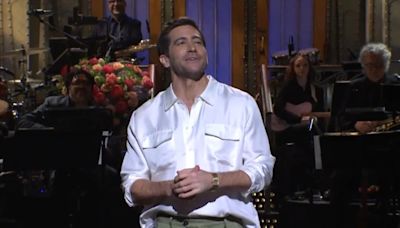 Jake Gyllenhaal ‘SNL’ Monologue Breaks Out in Boyz II Men Spoof to Celebrate Season 49 Finale | Video