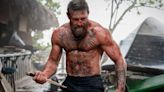 La peligrosa escena donde Conor McGregor lanzó a Jake Gyllenhaal por encima de una barra en el remake de “El Duro”