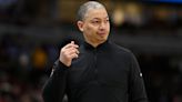 Clippers buscan extender el contrato del coach Lue