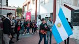 El homenaje a Messi en el club donde tiró sus primeras gambetas y una bandera especial