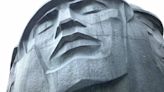 Demolição de monumentos soviéticos: A favor ou contra?